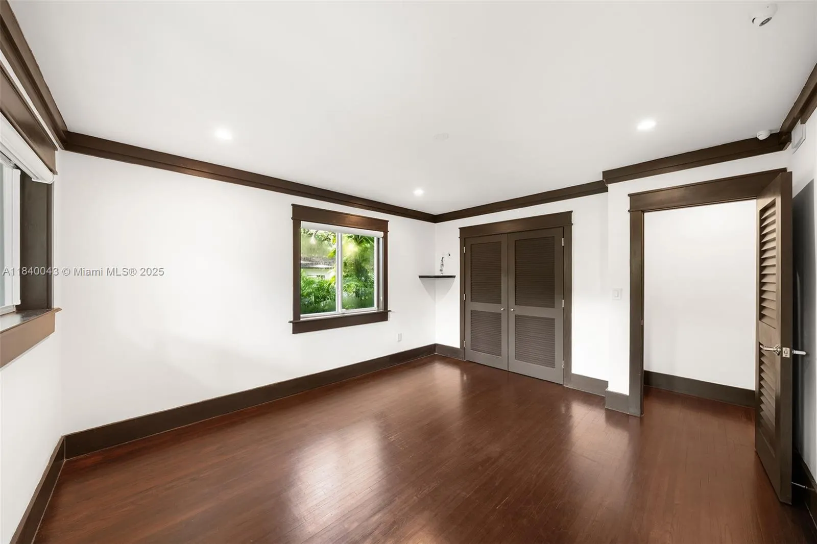 160 W Sunrise Ave