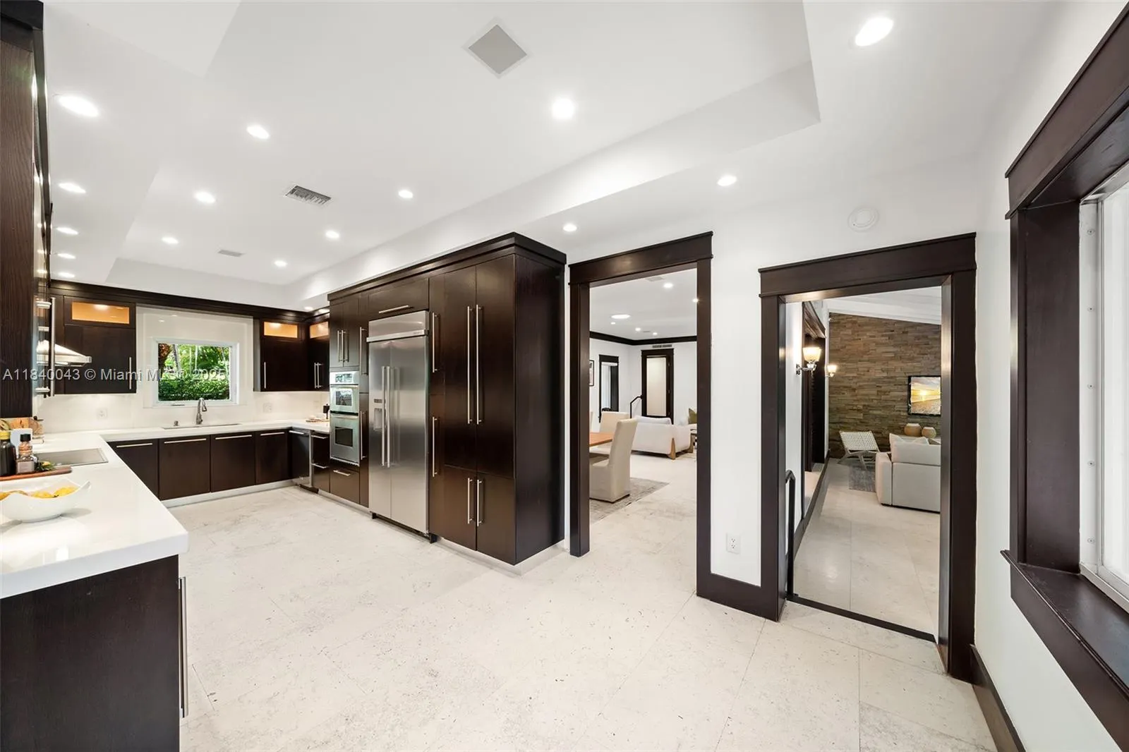 160 W Sunrise Ave