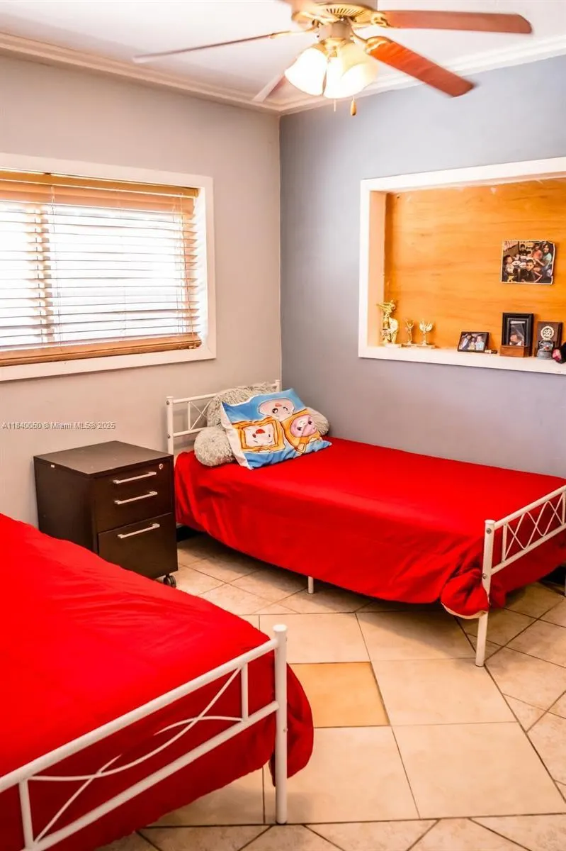 1004 NE 151st Ter