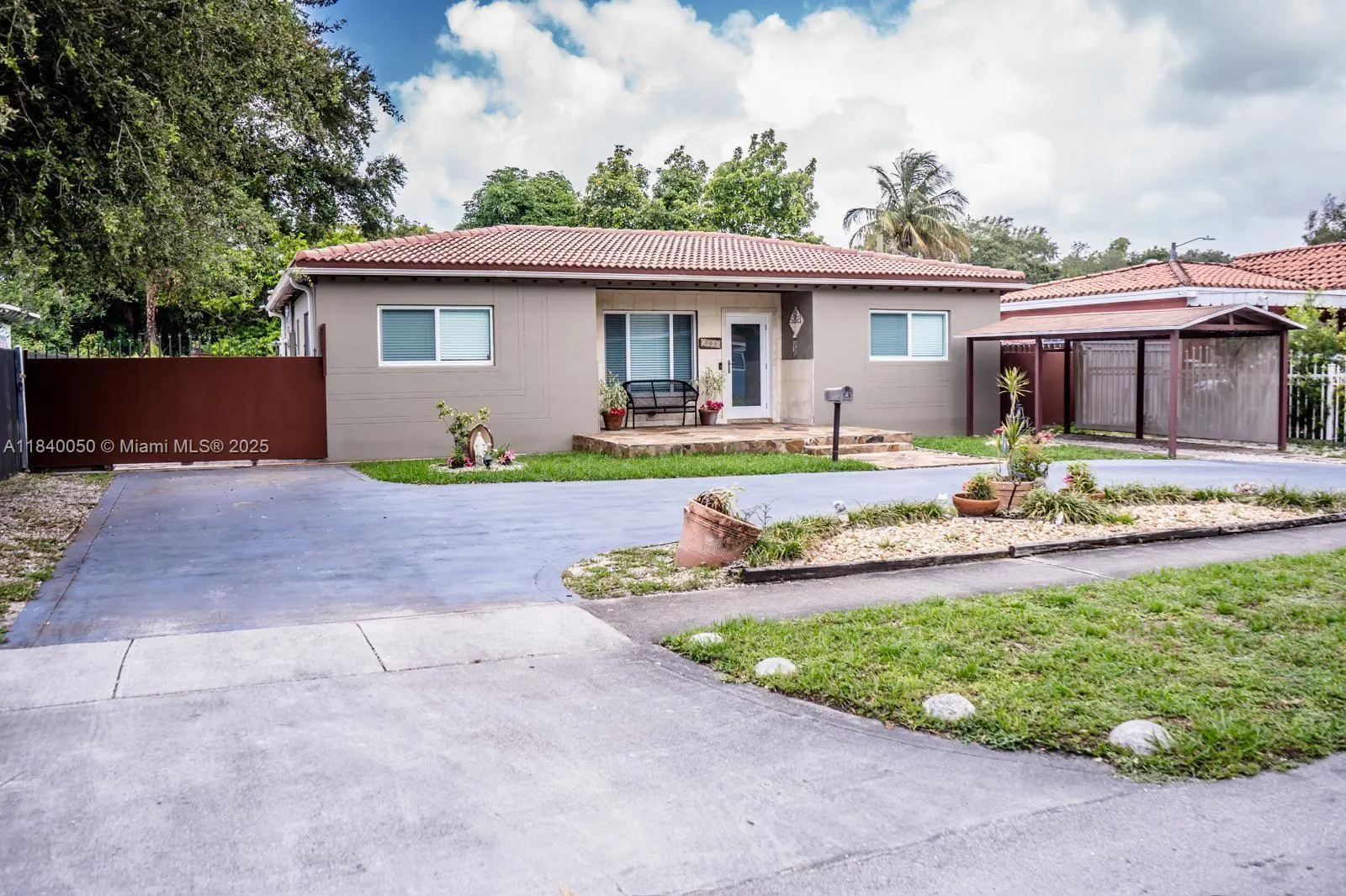 1004 NE 151st Ter