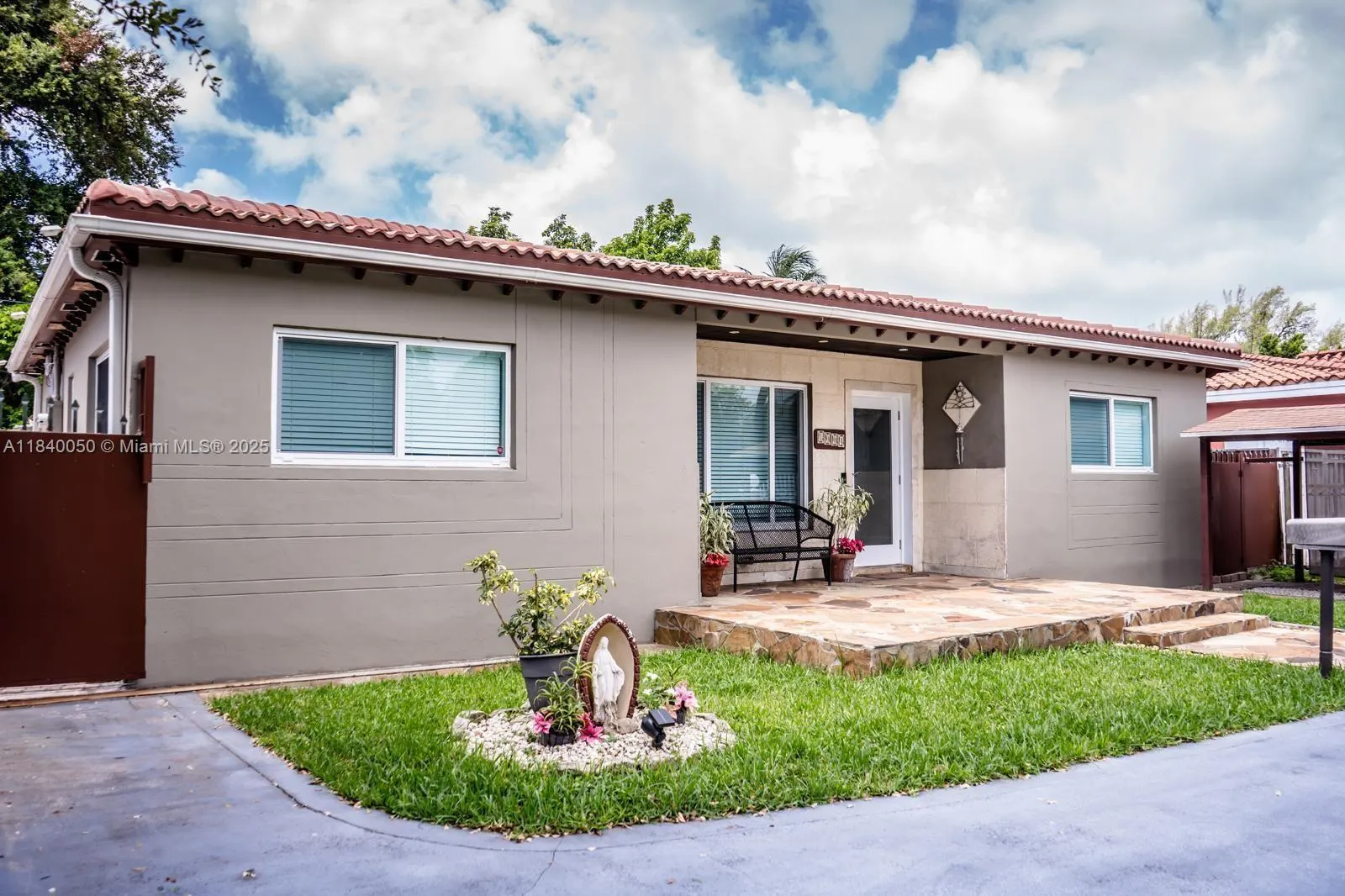 1004 NE 151st Ter