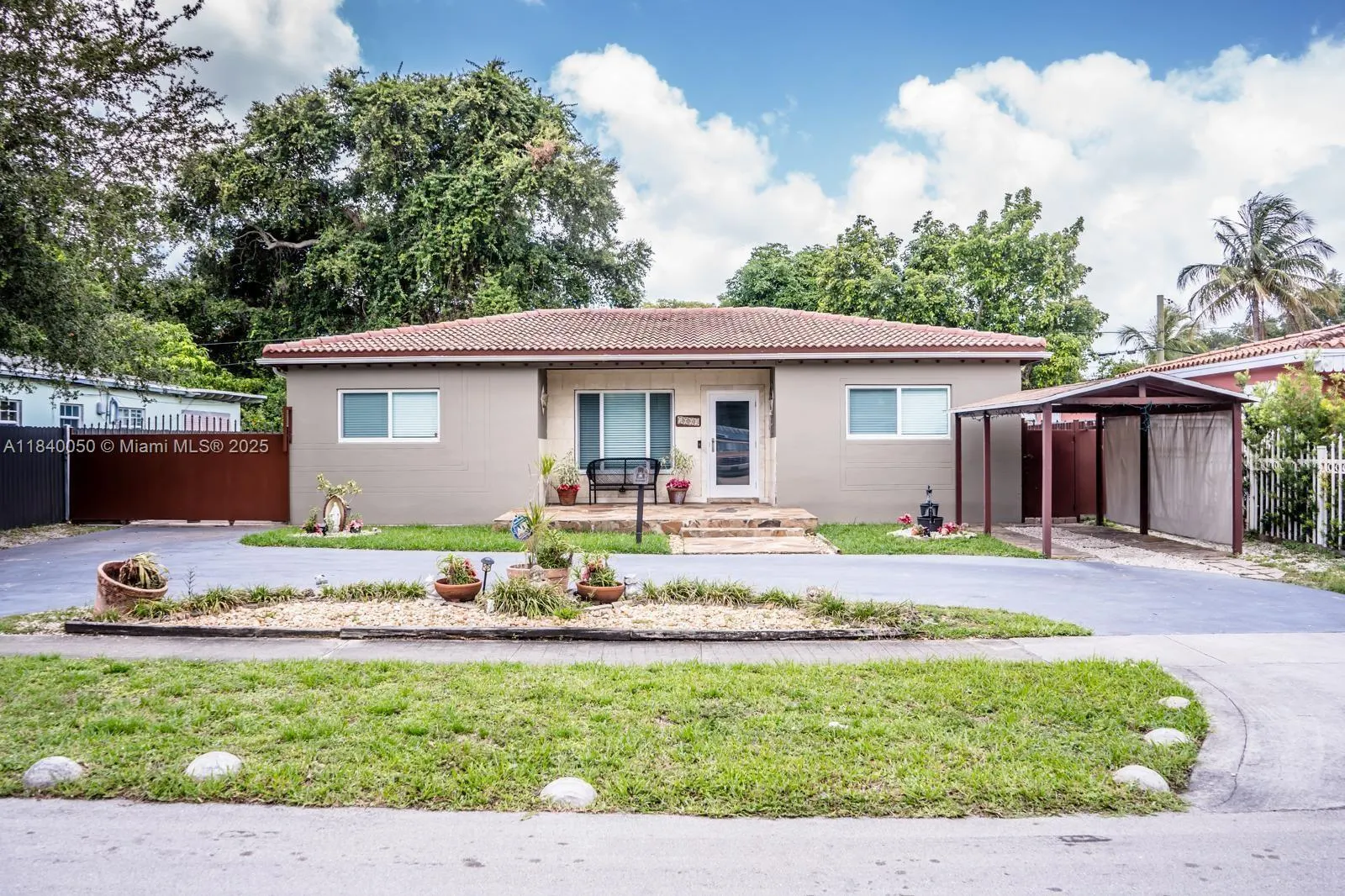 1004 NE 151st Ter