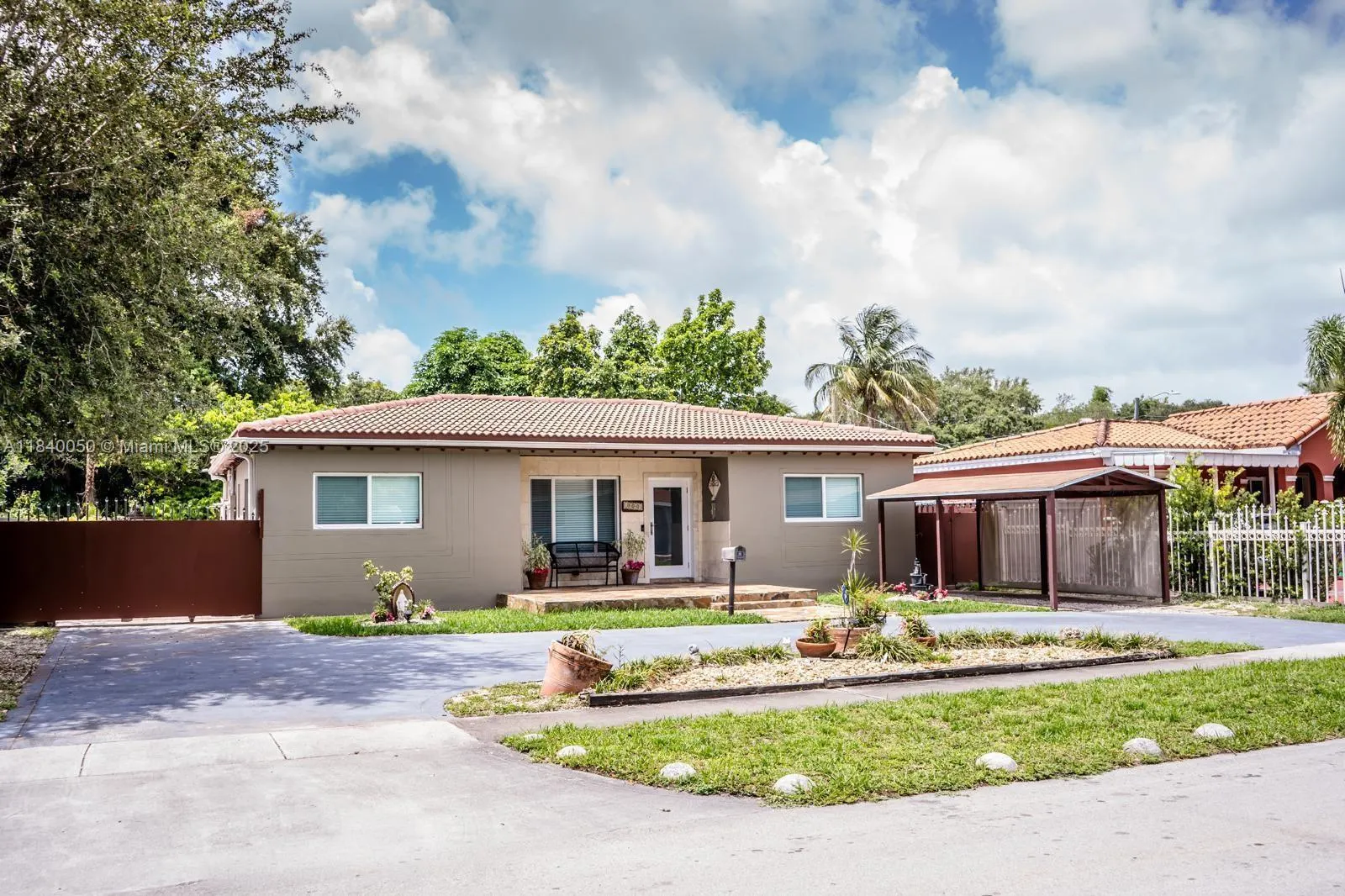 1004 NE 151st Ter