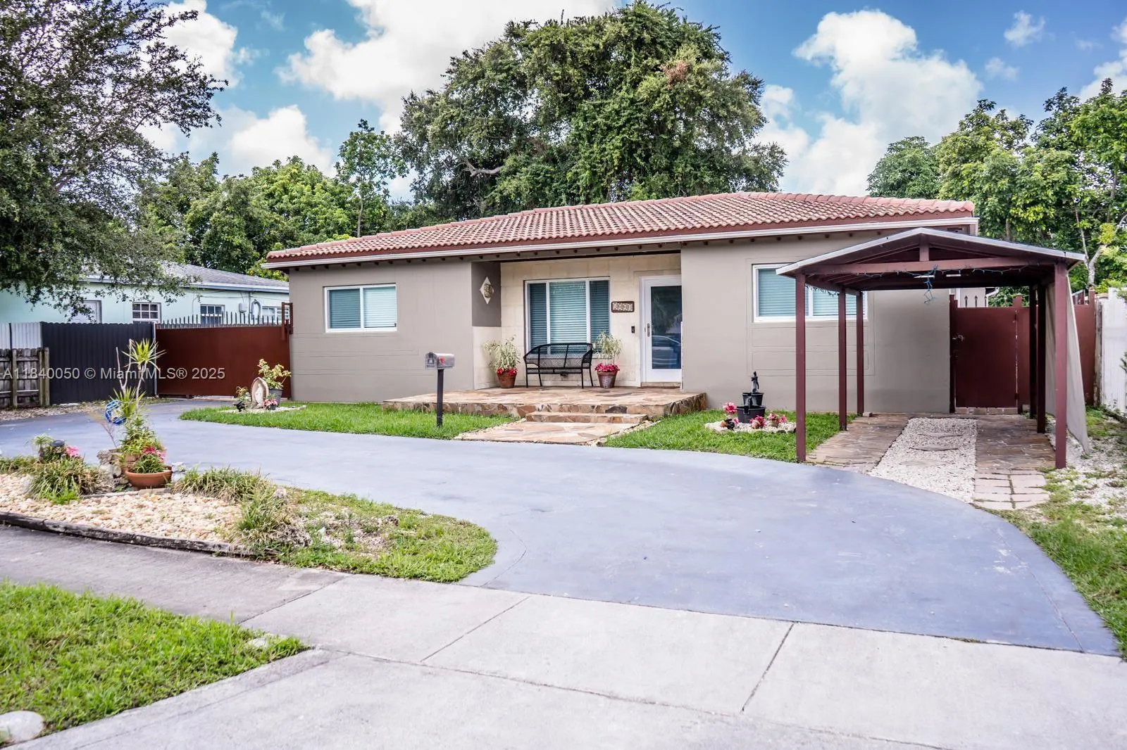 1004 NE 151st Ter