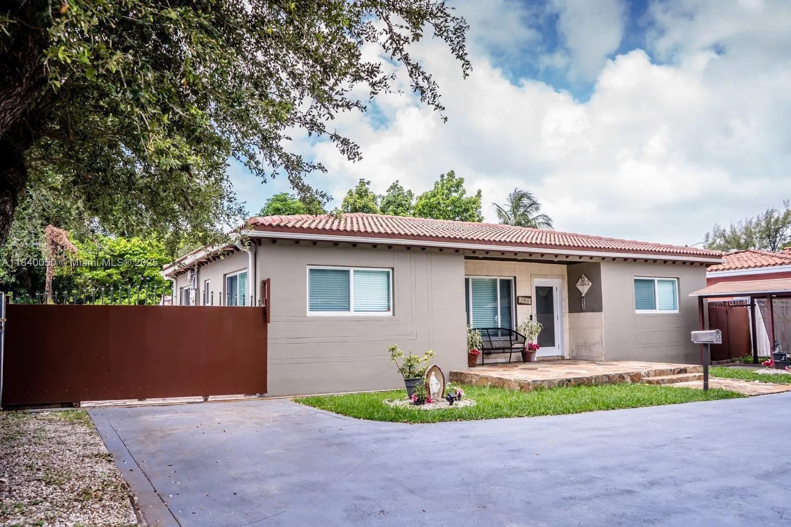 1004 NE 151st Ter