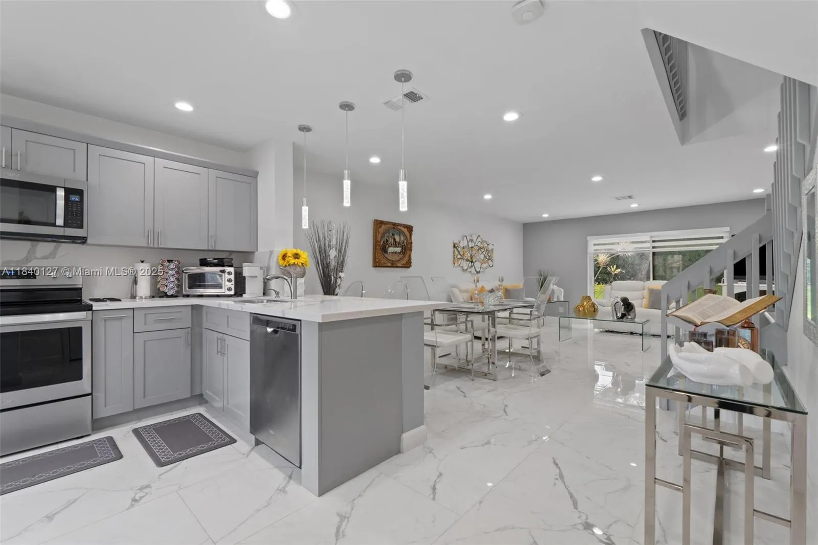6348 Walk Cir
