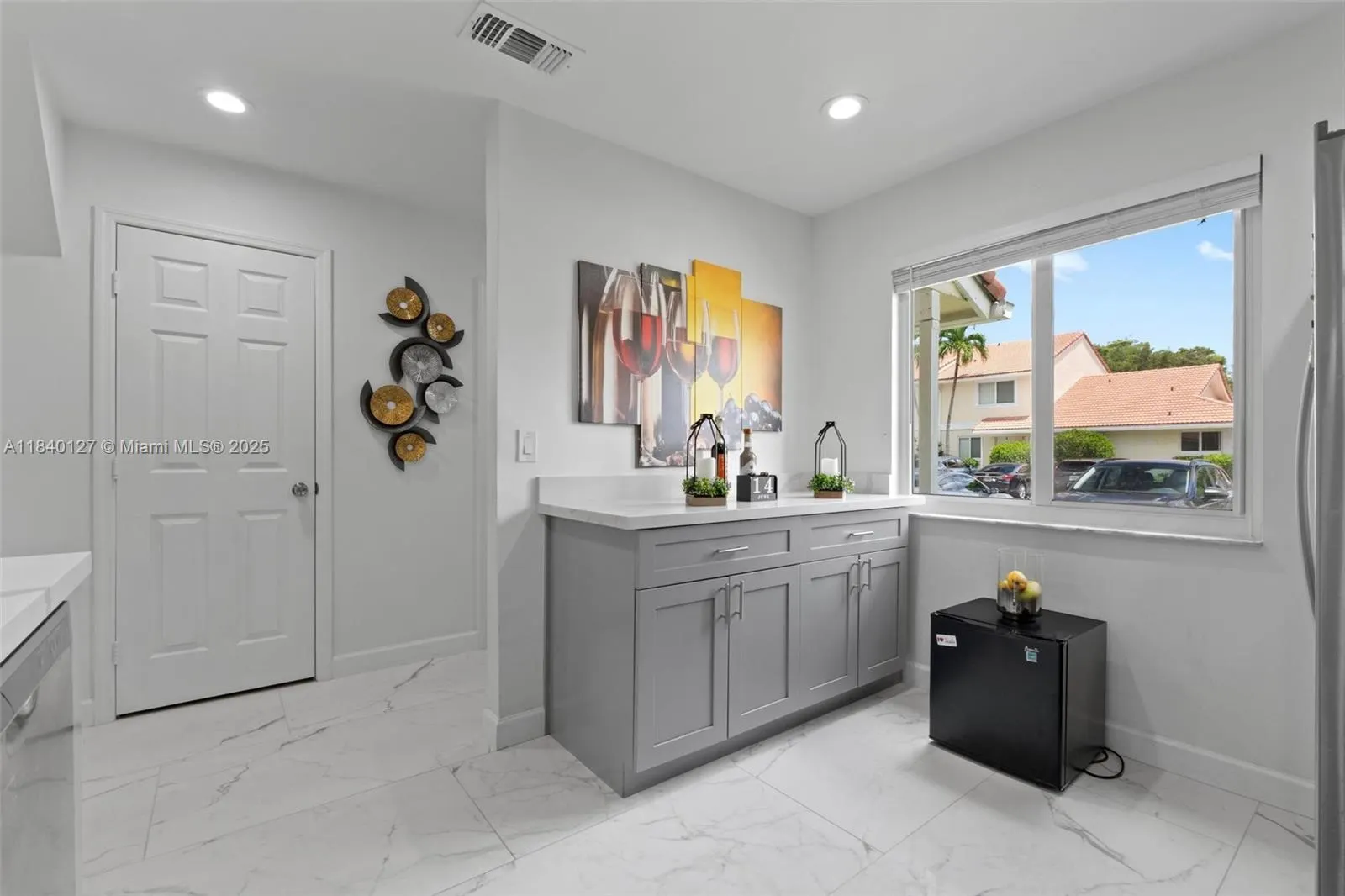6348 Walk Cir