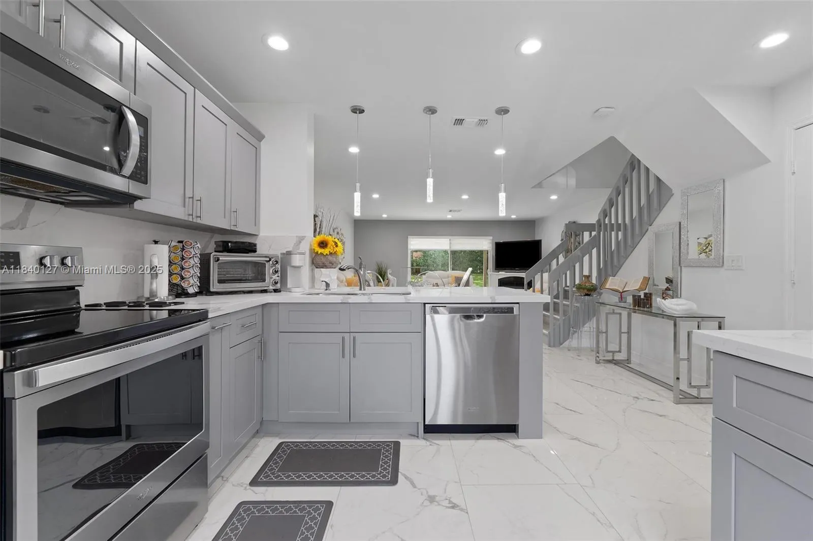 6348 Walk Cir