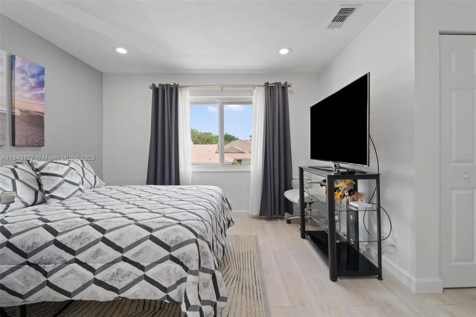 6348 Walk Cir