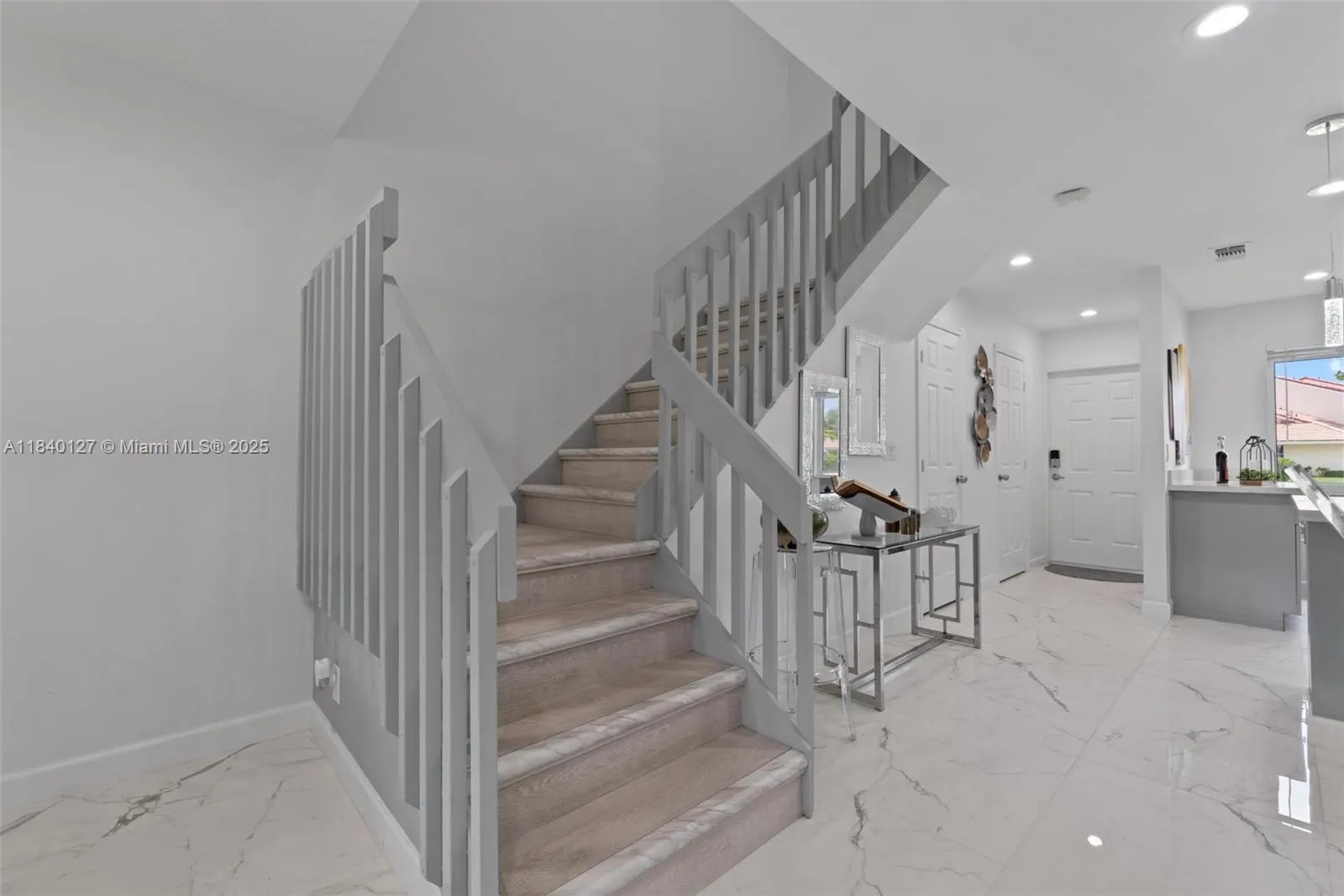 6348 Walk Cir