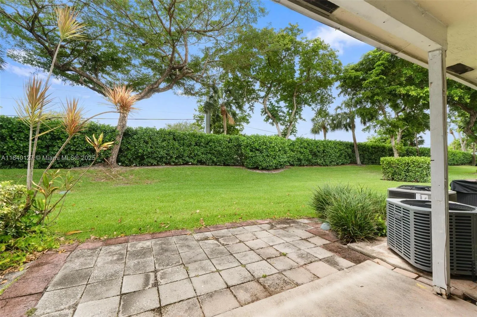 6348 Walk Cir