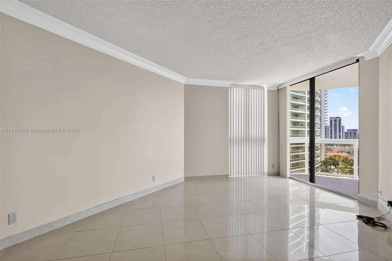 20185 E Country Club Dr, #1405