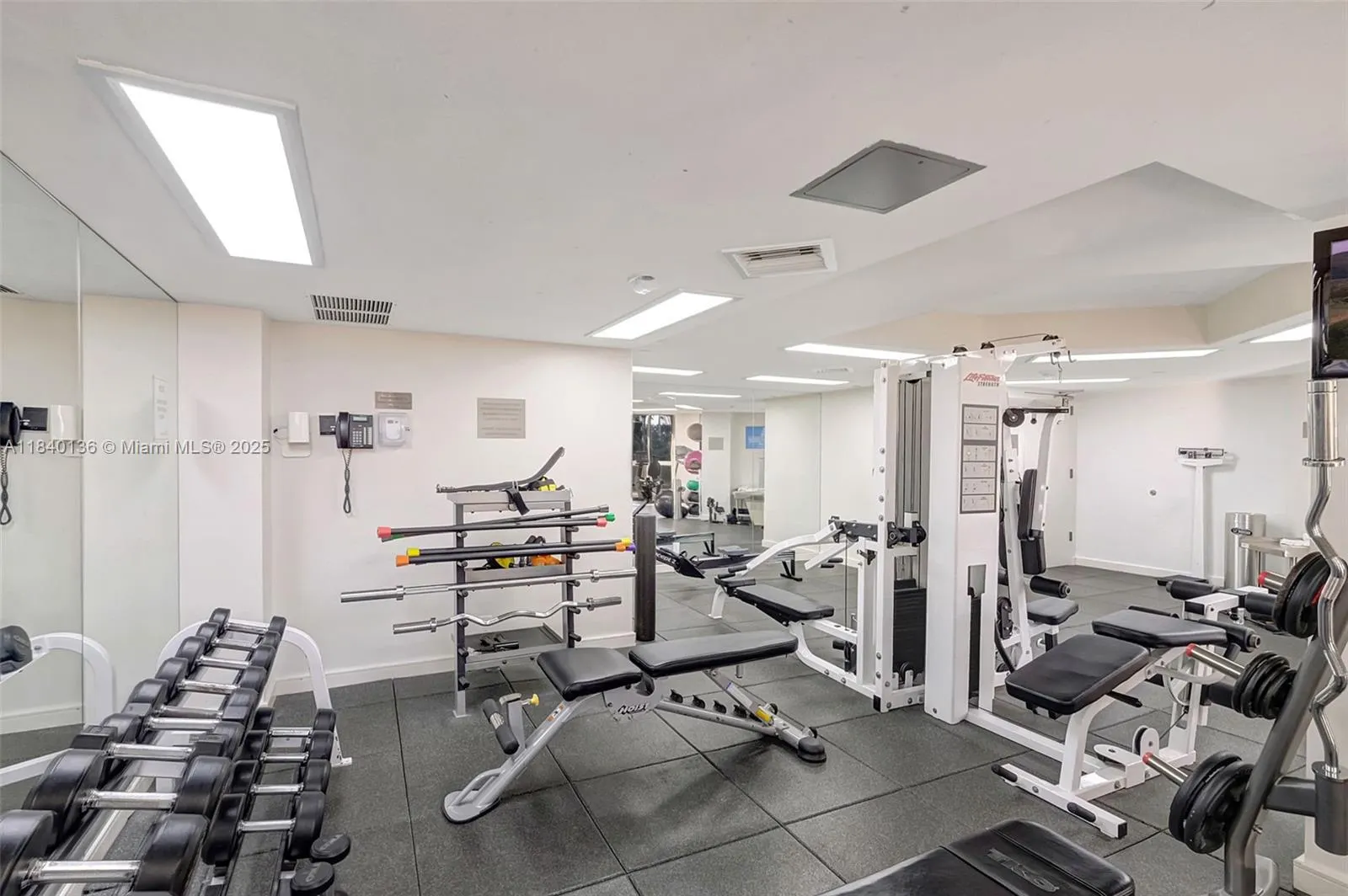 20185 E Country Club Dr, #1405