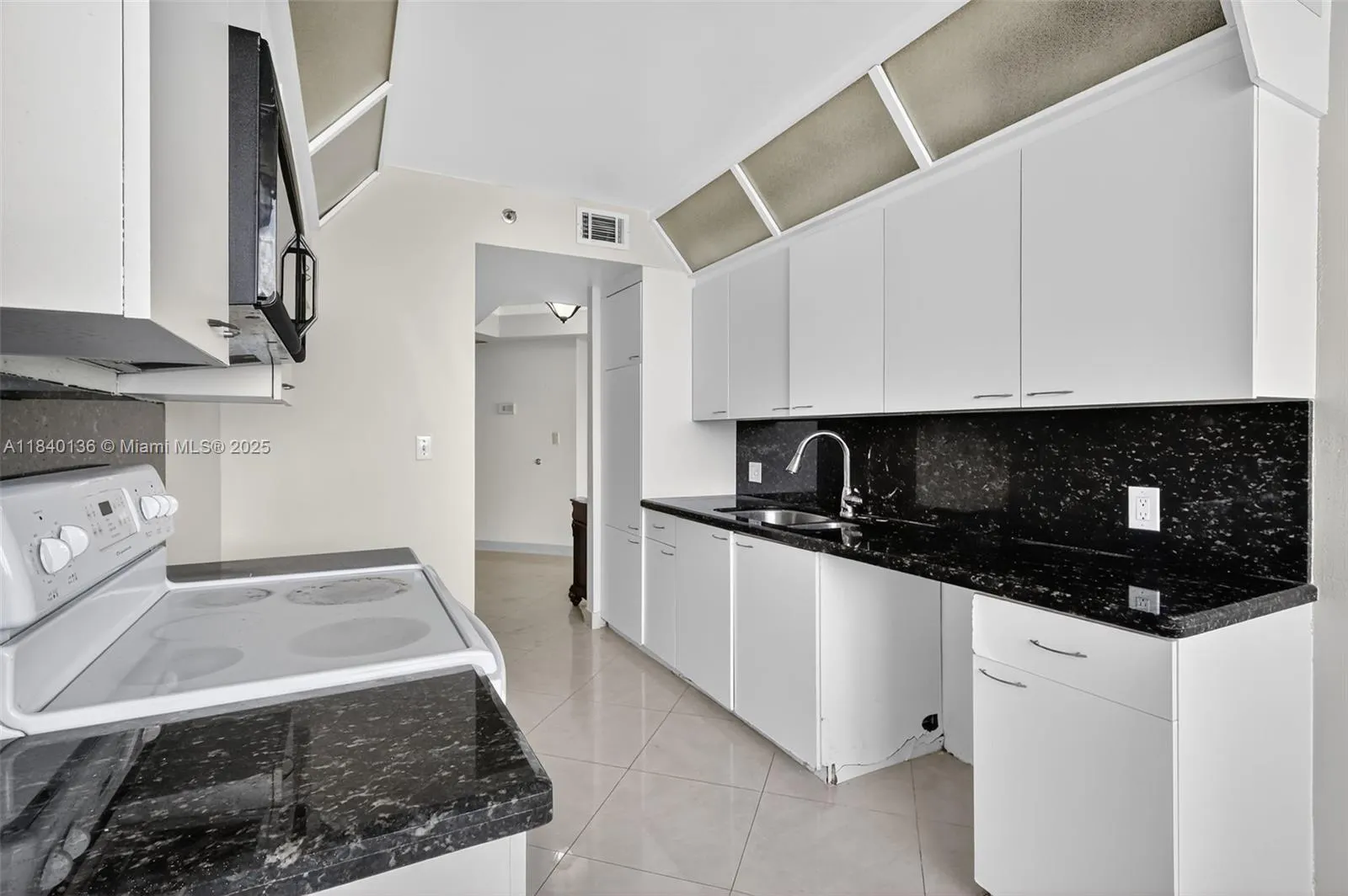 20185 E Country Club Dr, #1405