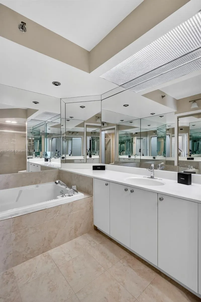 20185 E Country Club Dr, #1405