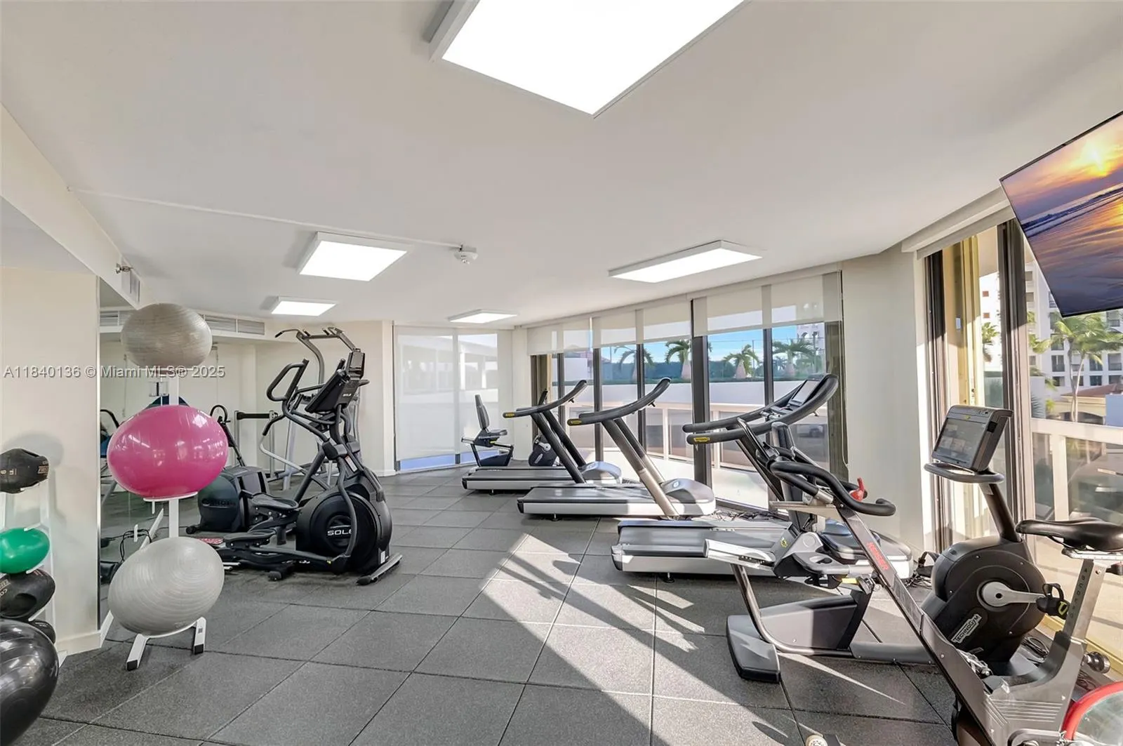 20185 E Country Club Dr, #1405