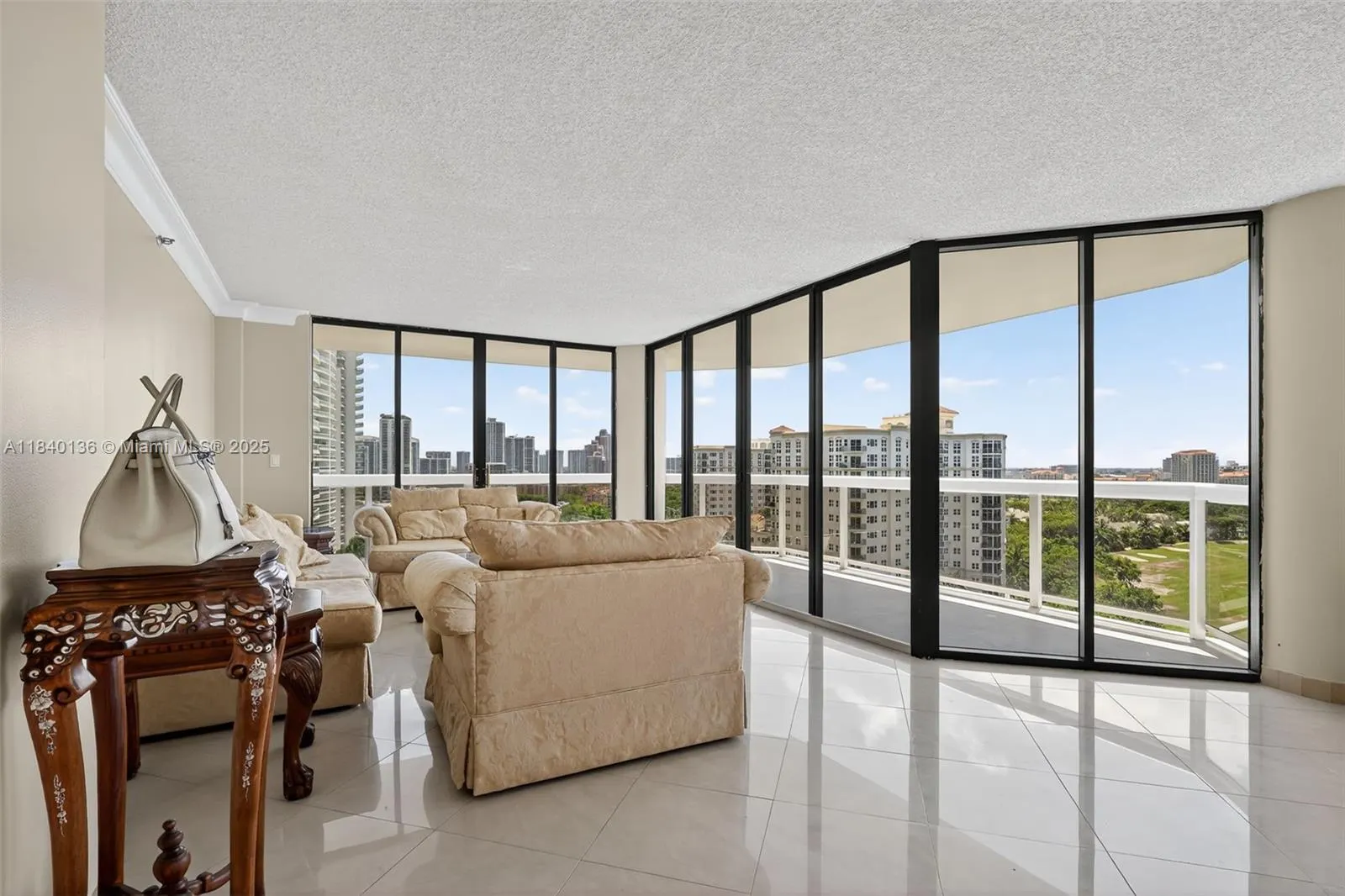20185 E Country Club Dr, #1405