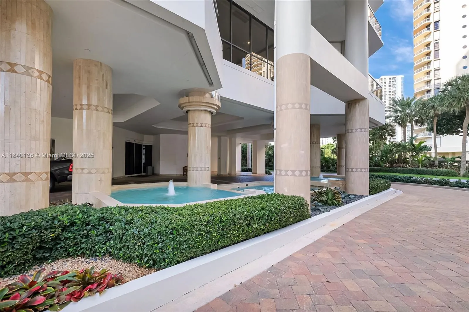 20185 E Country Club Dr, #1405