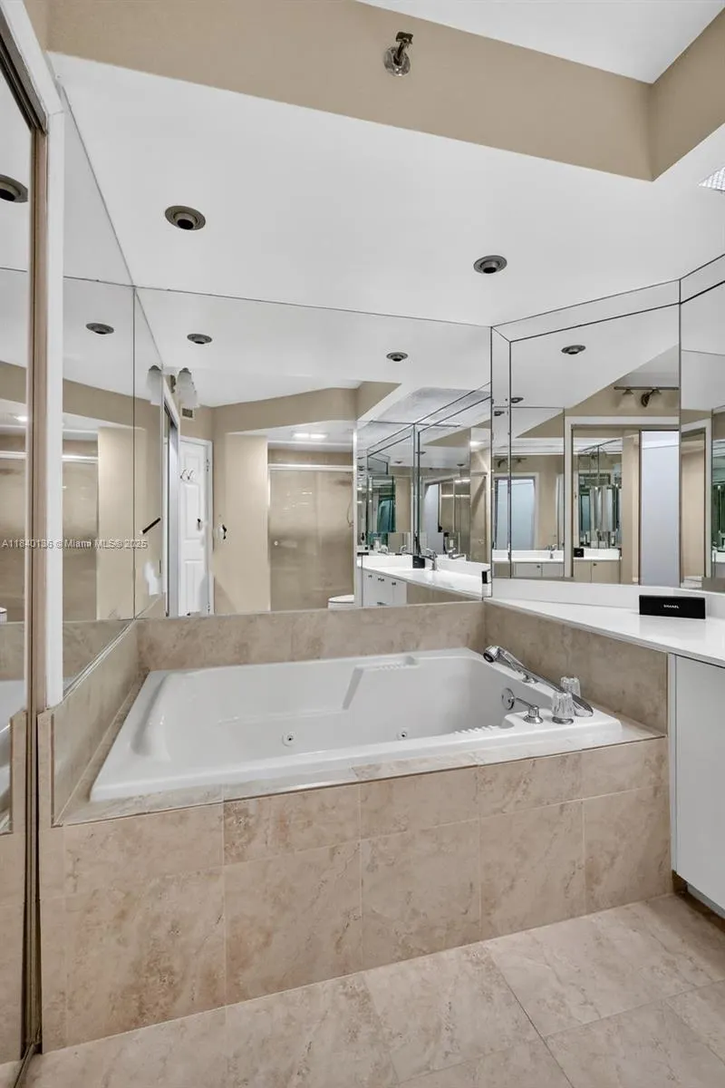 20185 E Country Club Dr, #1405