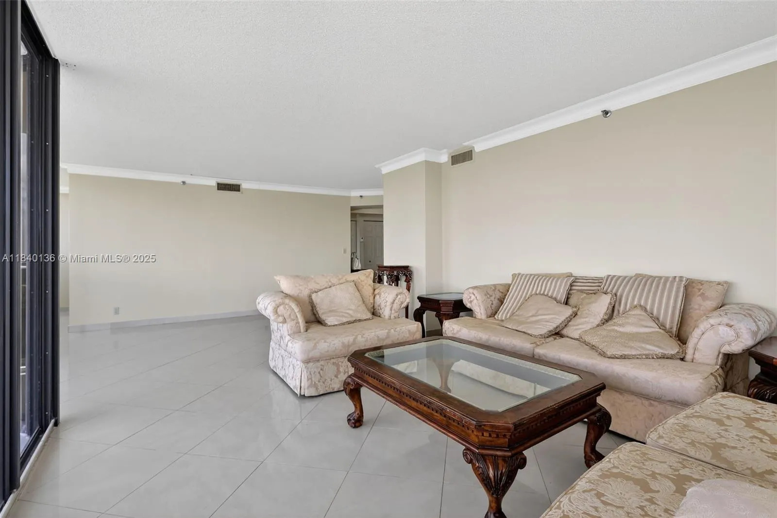 20185 E Country Club Dr, #1405