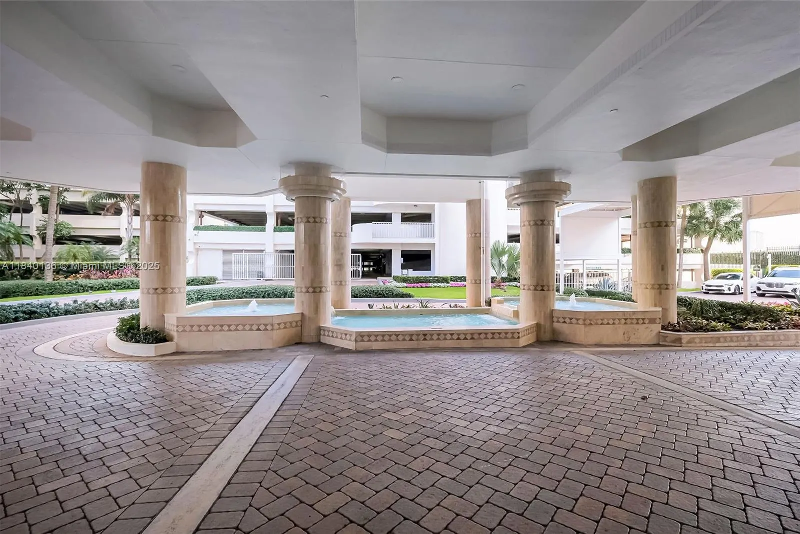 20185 E Country Club Dr, #1405