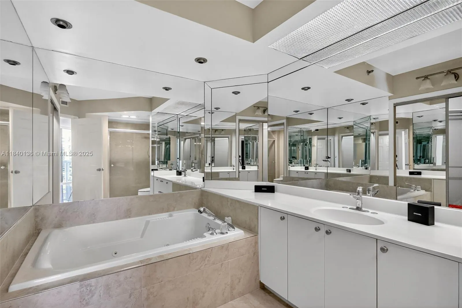 20185 E Country Club Dr, #1405