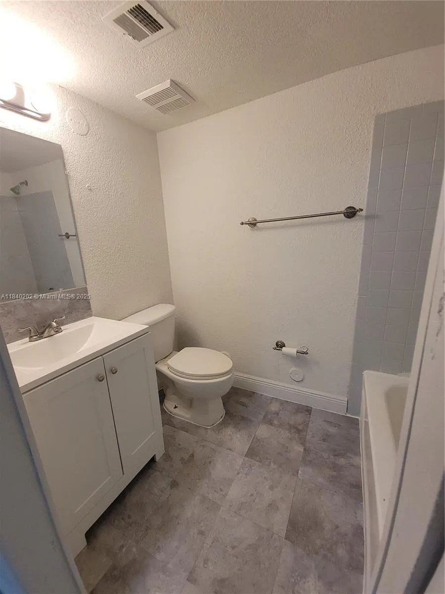 5740 Rock Island Rd, #278