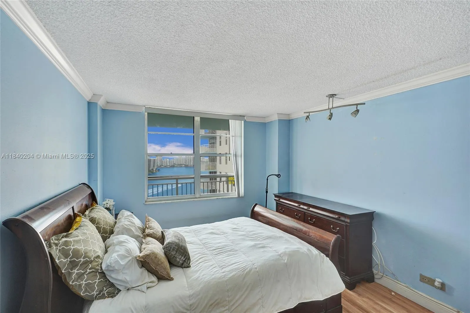 301 174th St, #2201