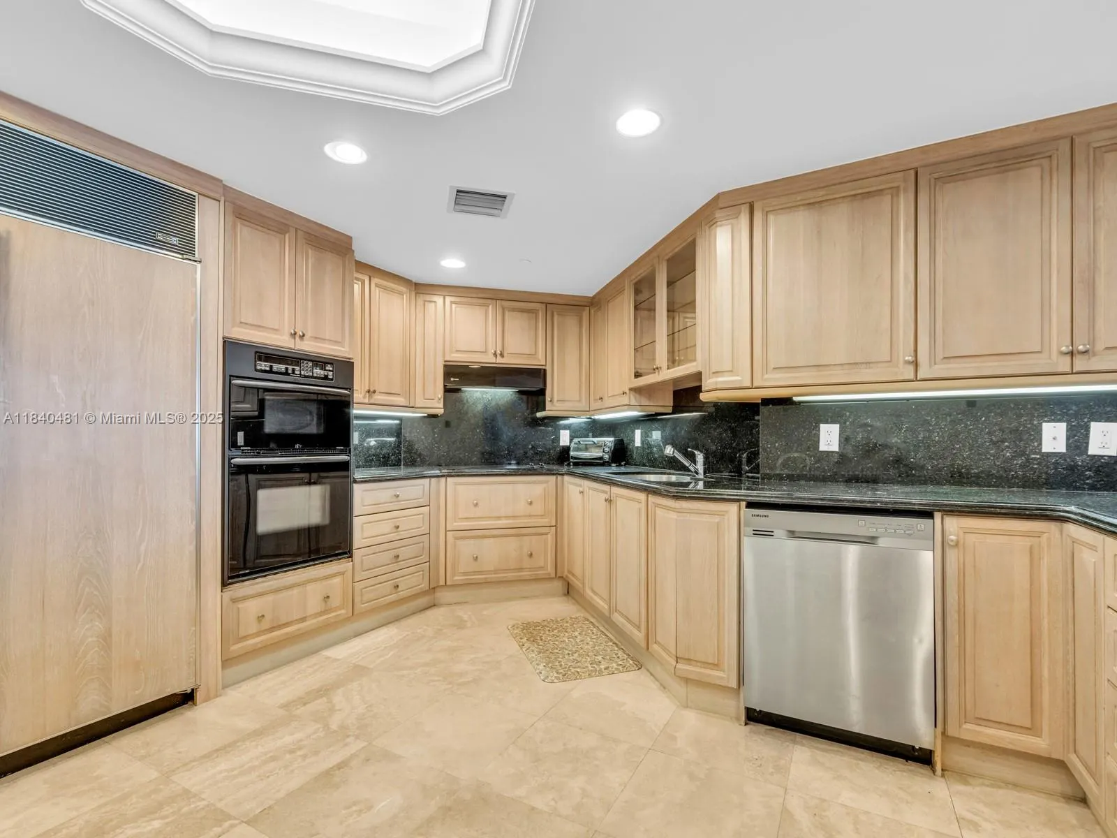 9595 Collins Ave, #N1009