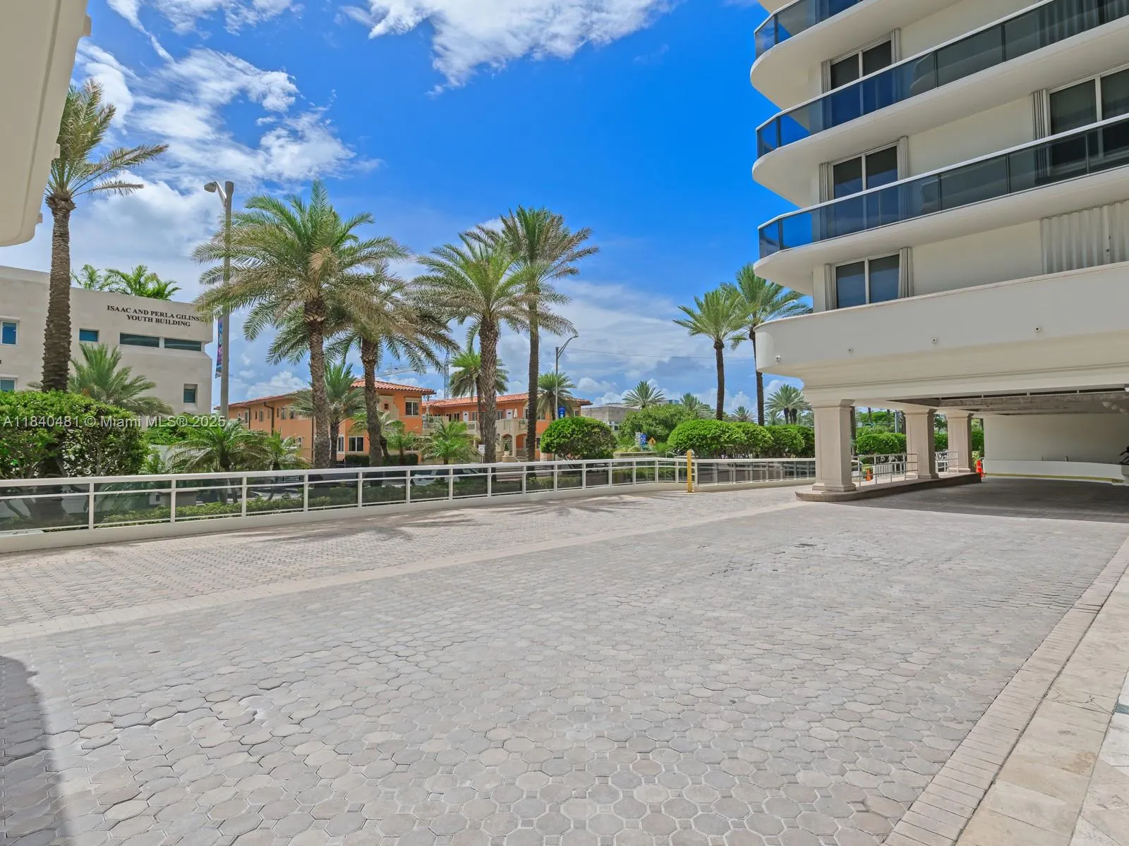 9595 Collins Ave, #N1009
