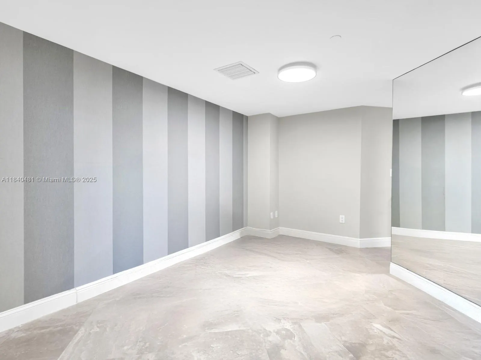 9595 Collins Ave, #N1009