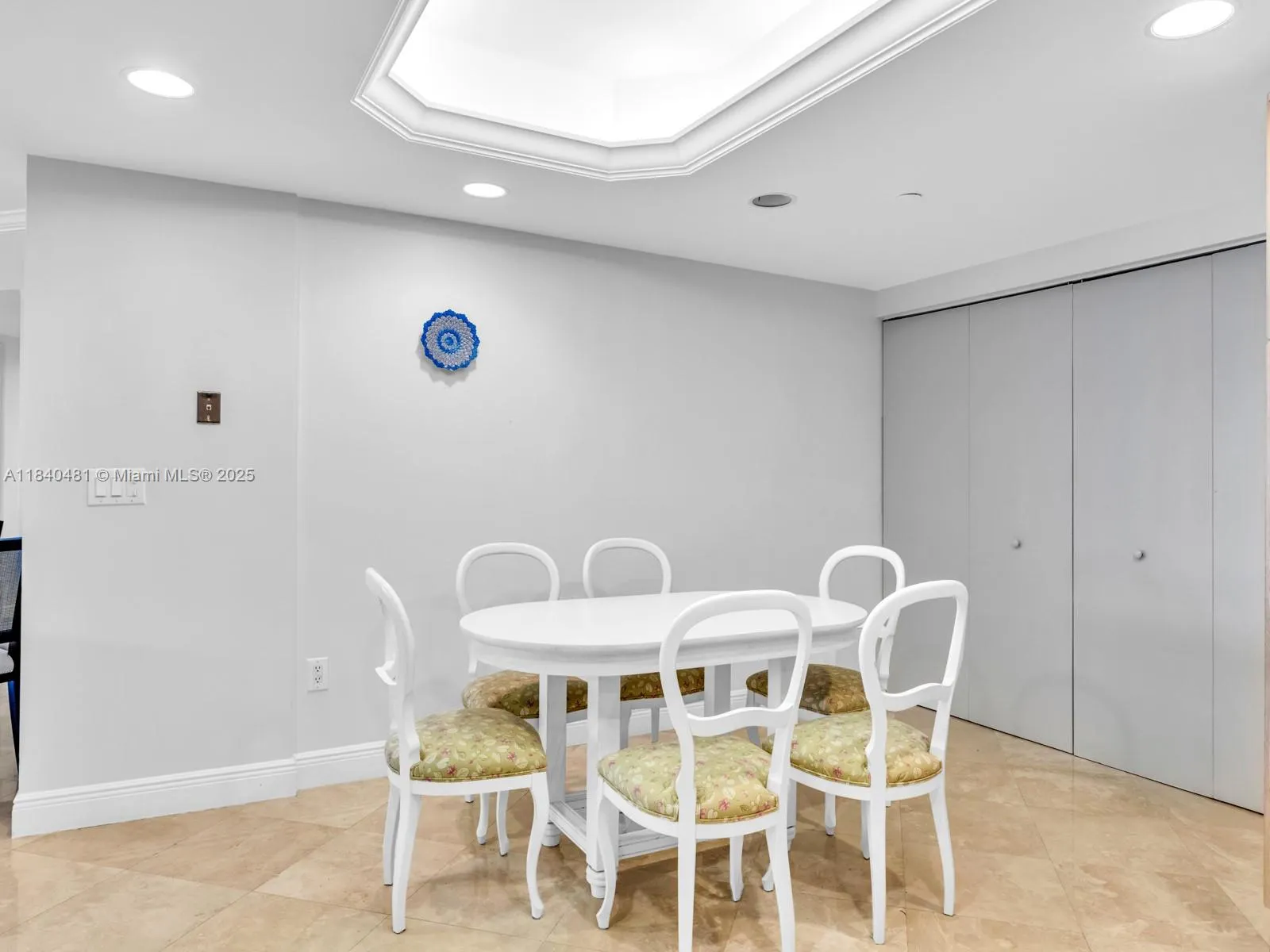 9595 Collins Ave, #N1009