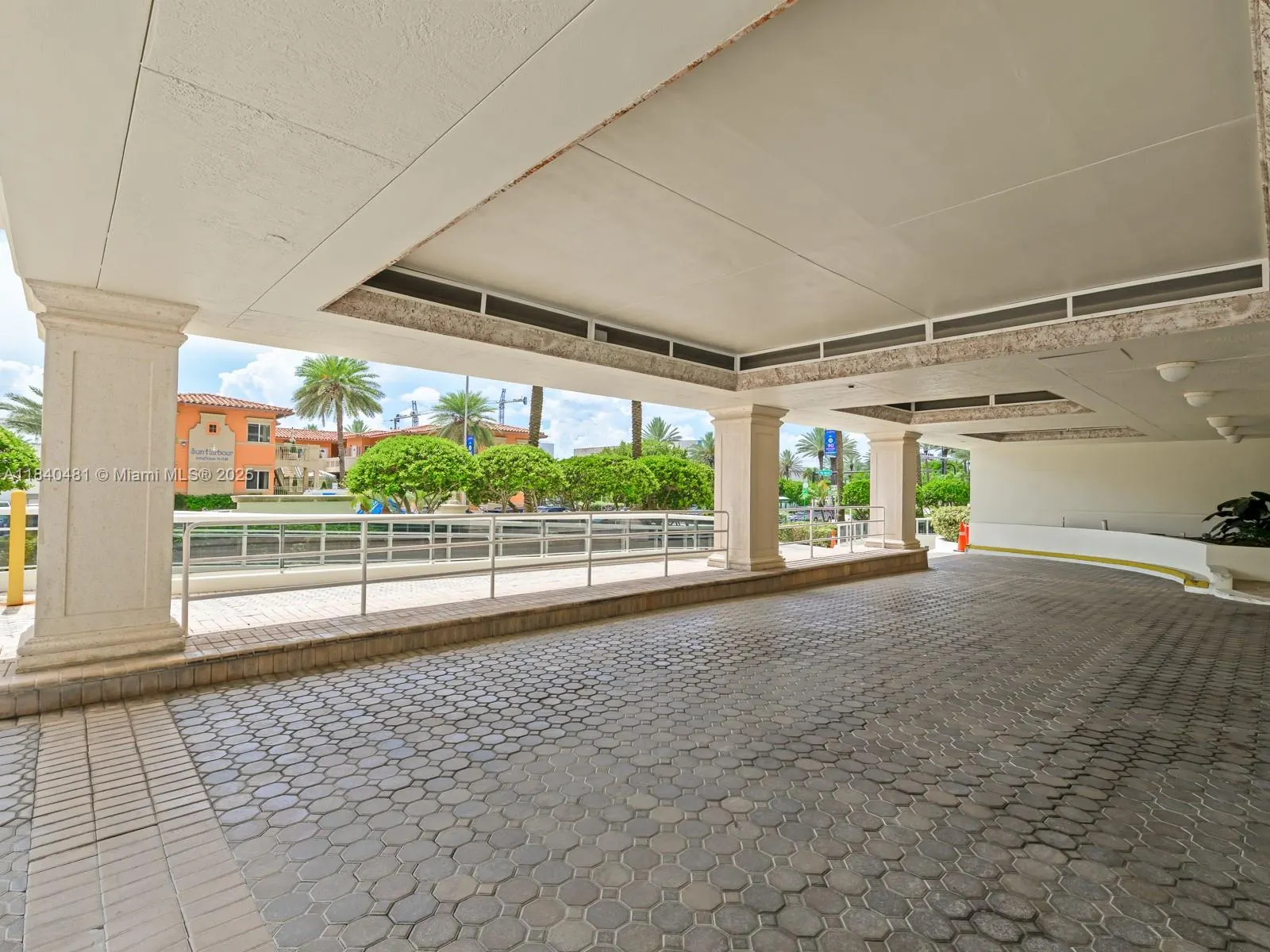 9595 Collins Ave, #N1009