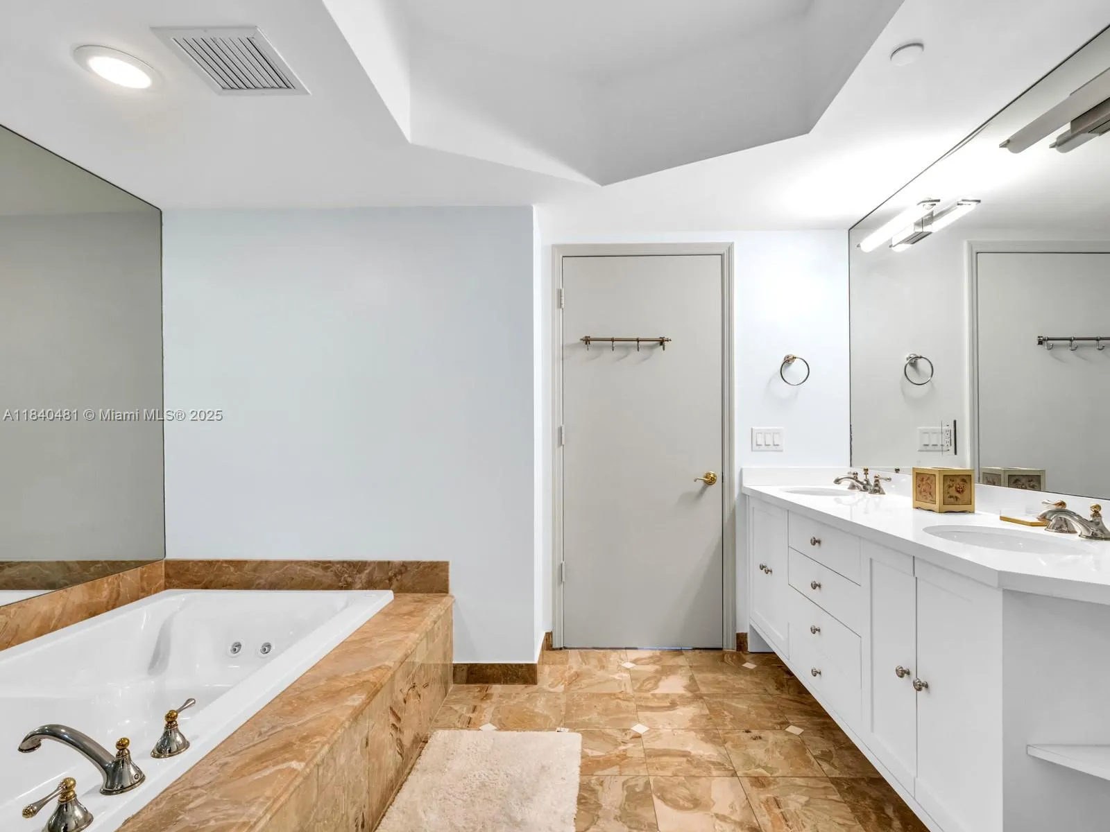 9595 Collins Ave, #N1009