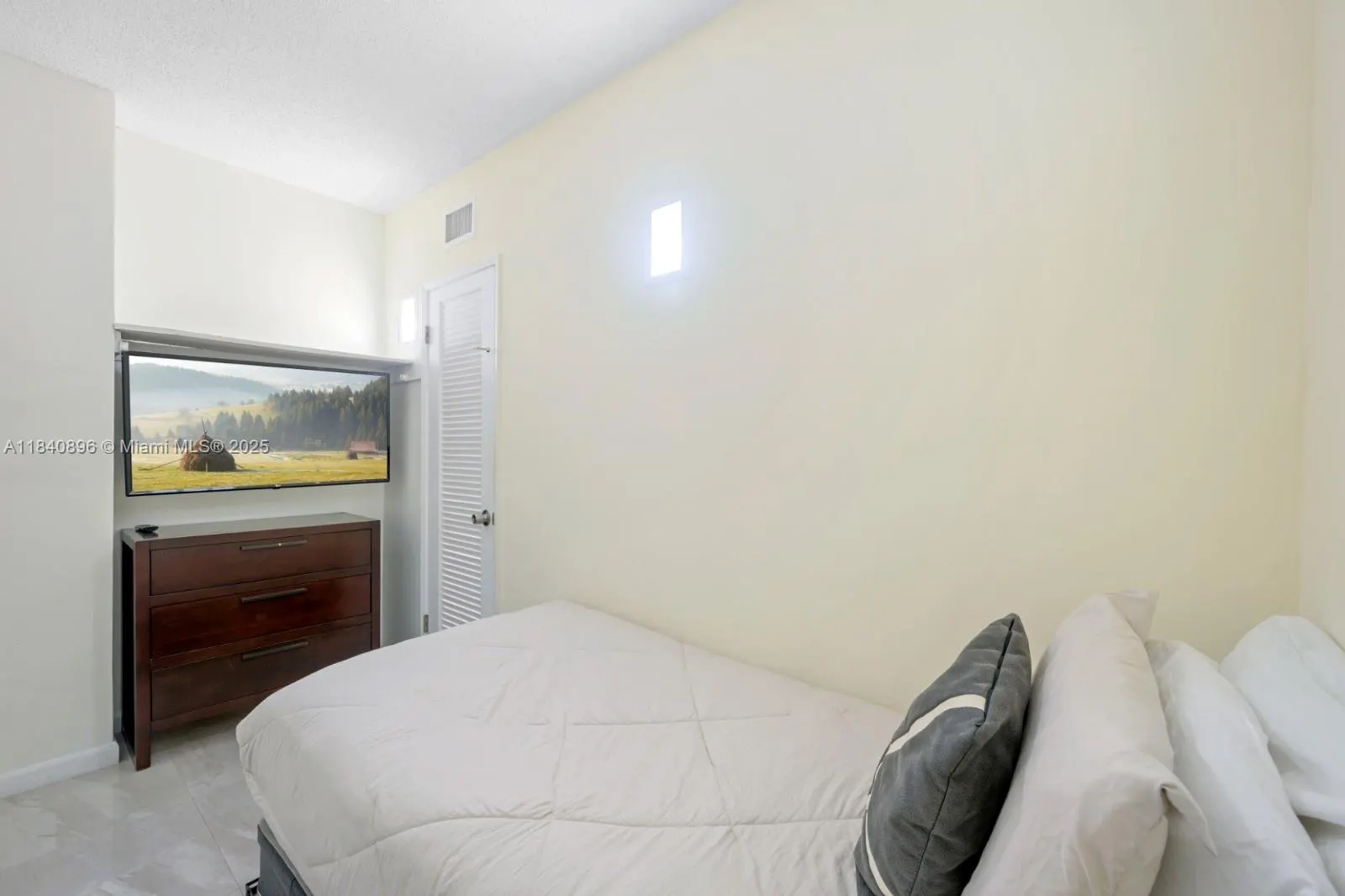19370 Collins Ave, #1425