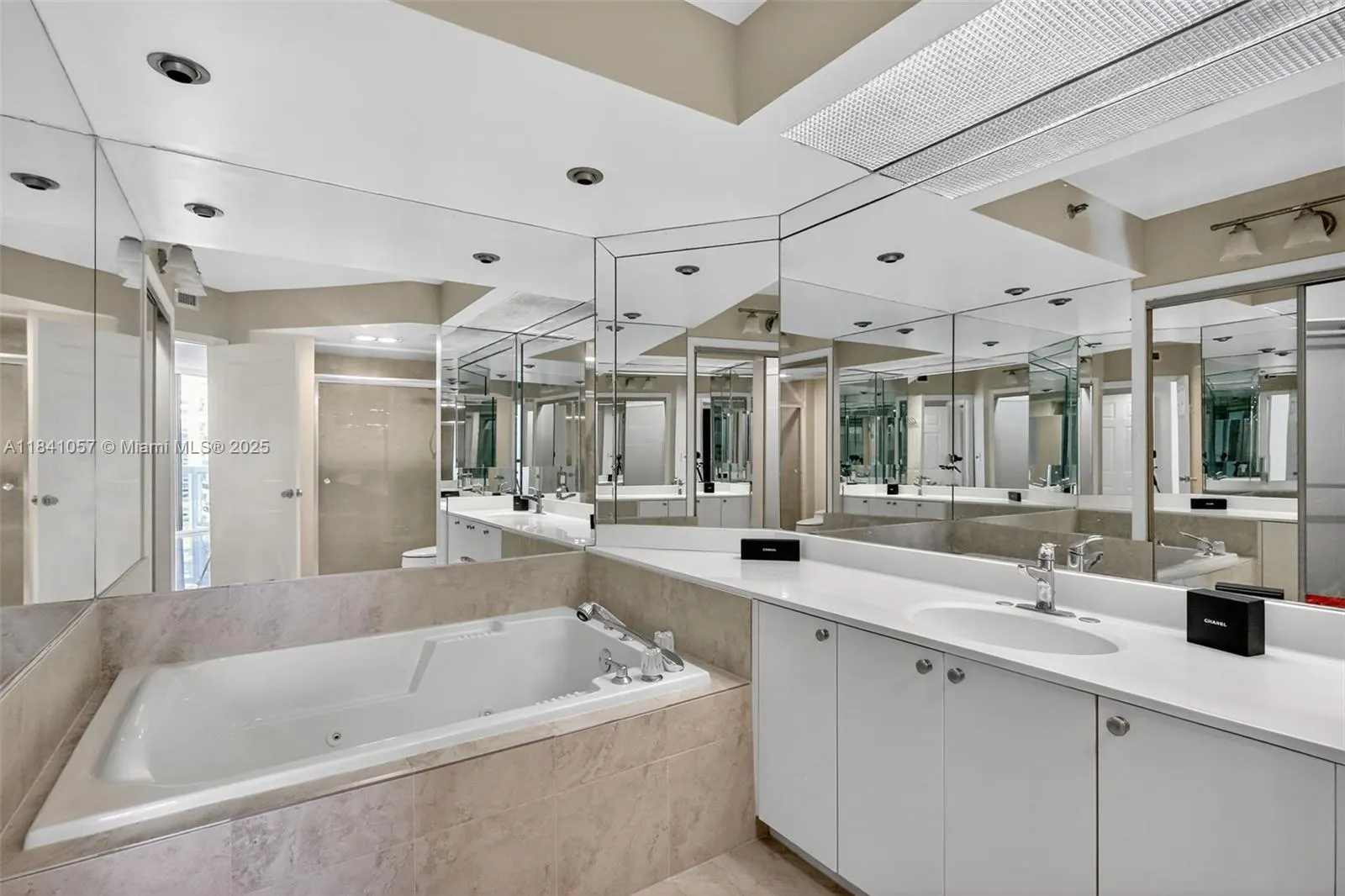 20185 E Country Club Dr, #1406/1405