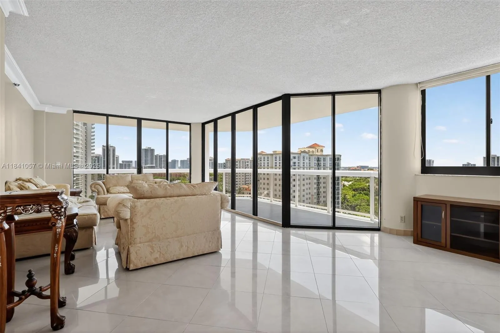 20185 E Country Club Dr, #1406/1405