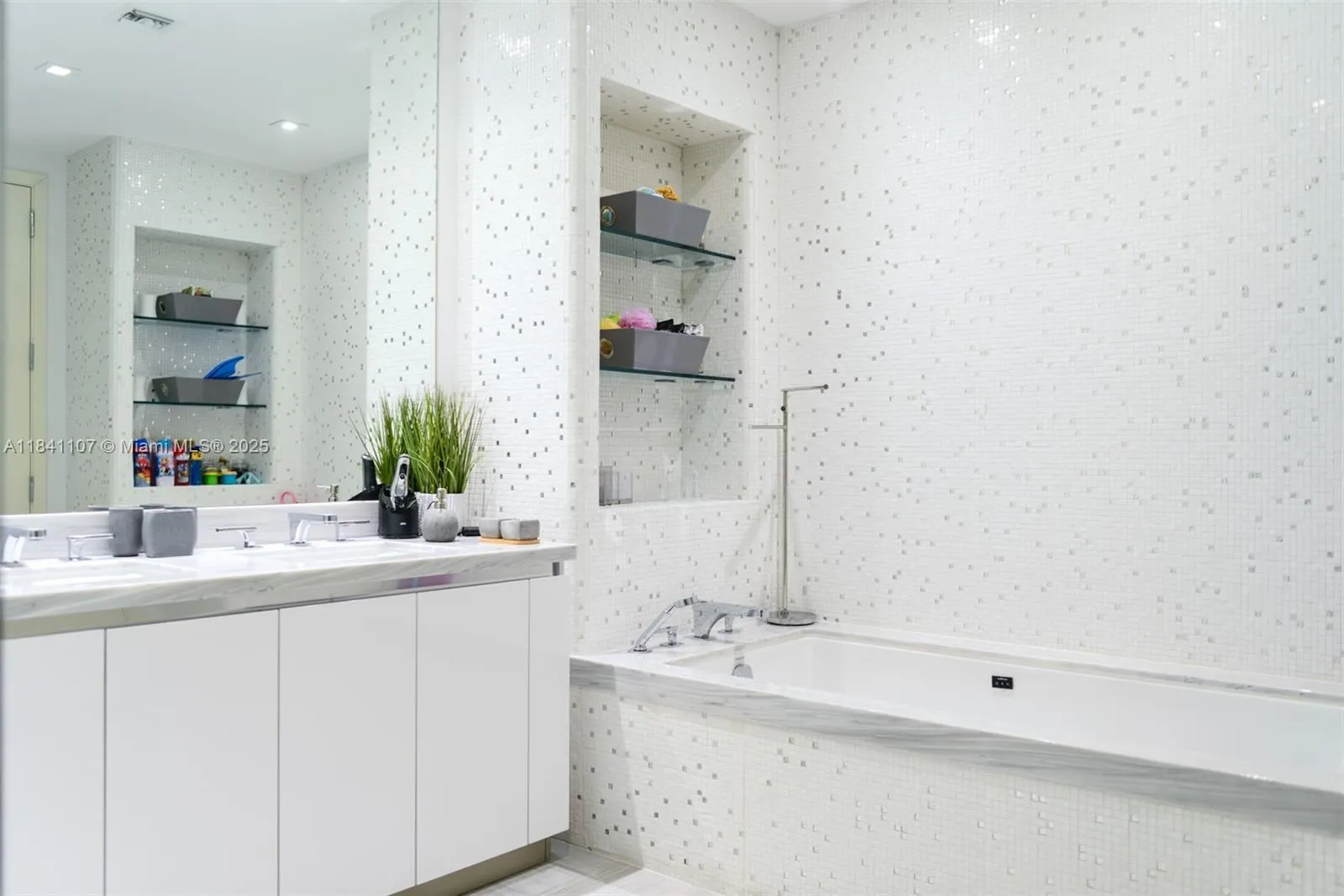 16901 Collins Ave, #4005