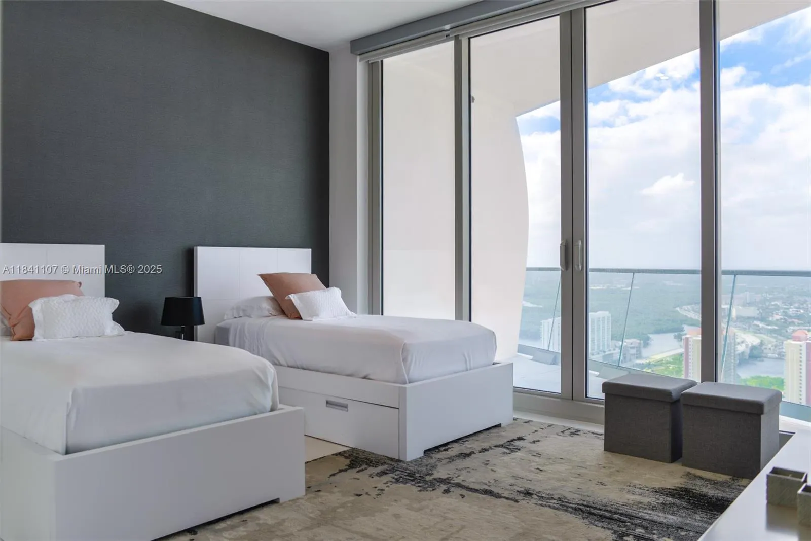16901 Collins Ave, #4005