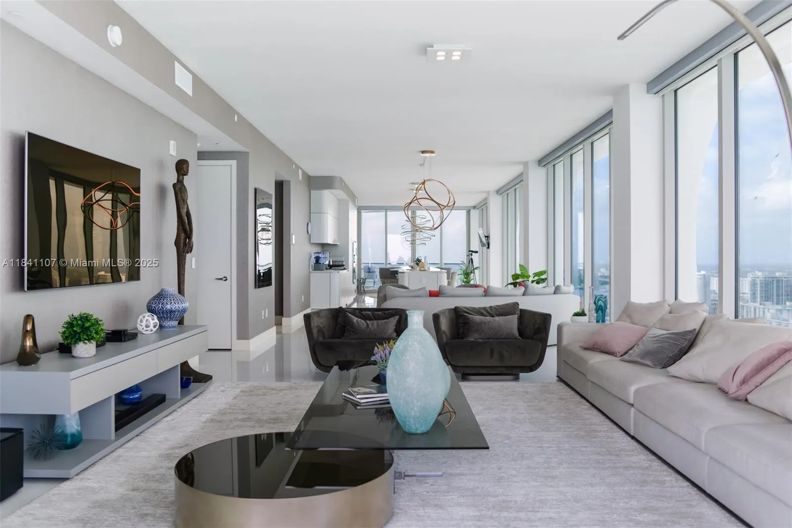 16901 Collins Ave, #4005