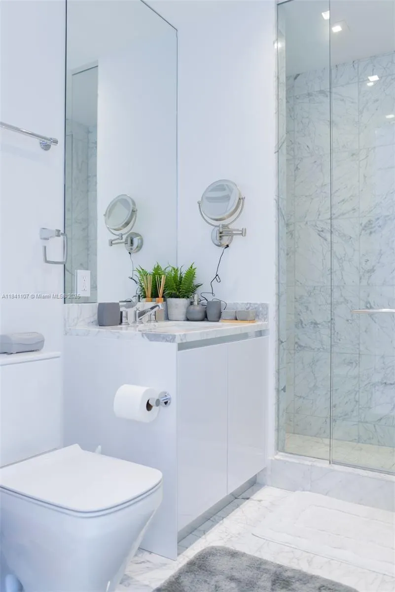 16901 Collins Ave, #4005