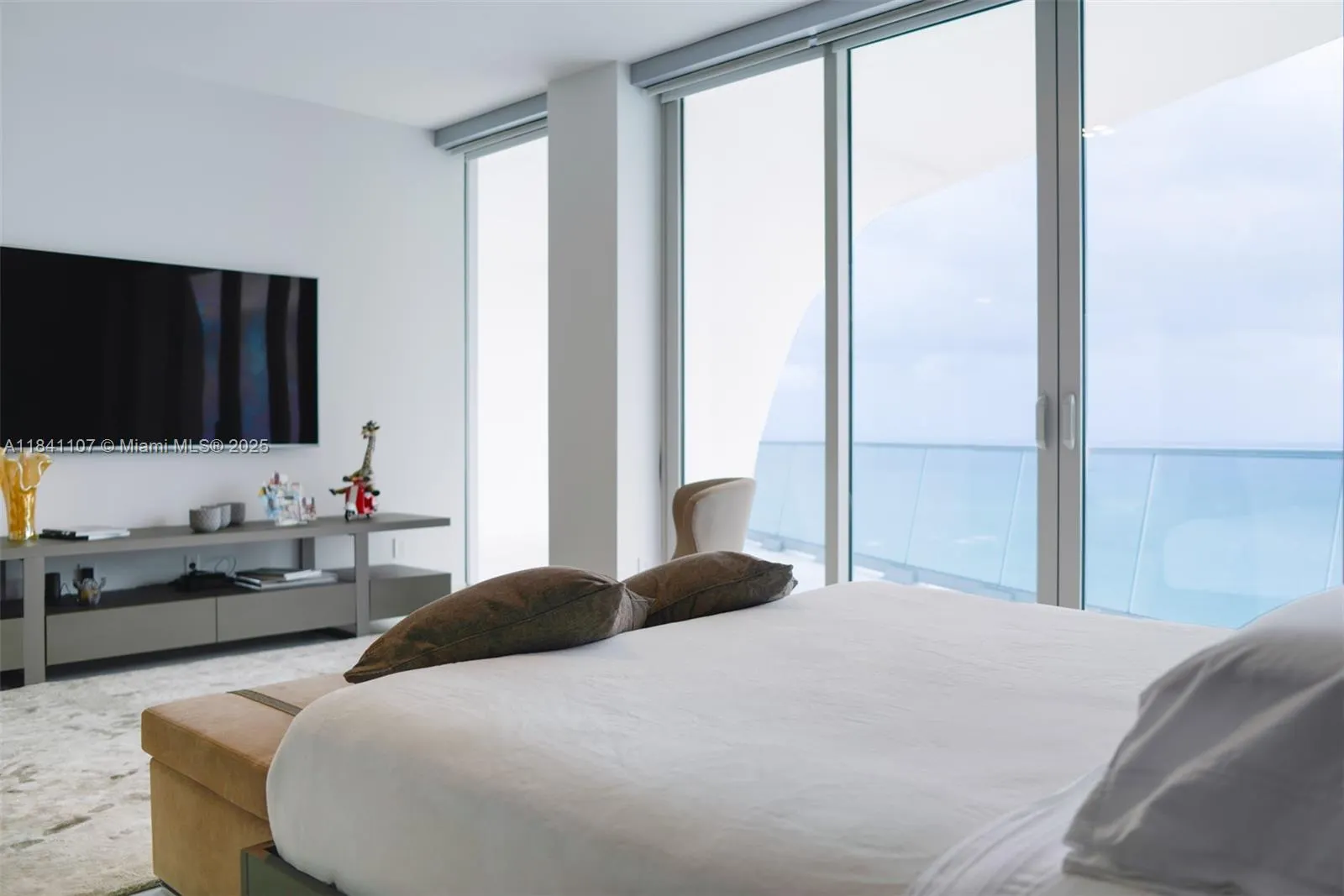 16901 Collins Ave, #4005