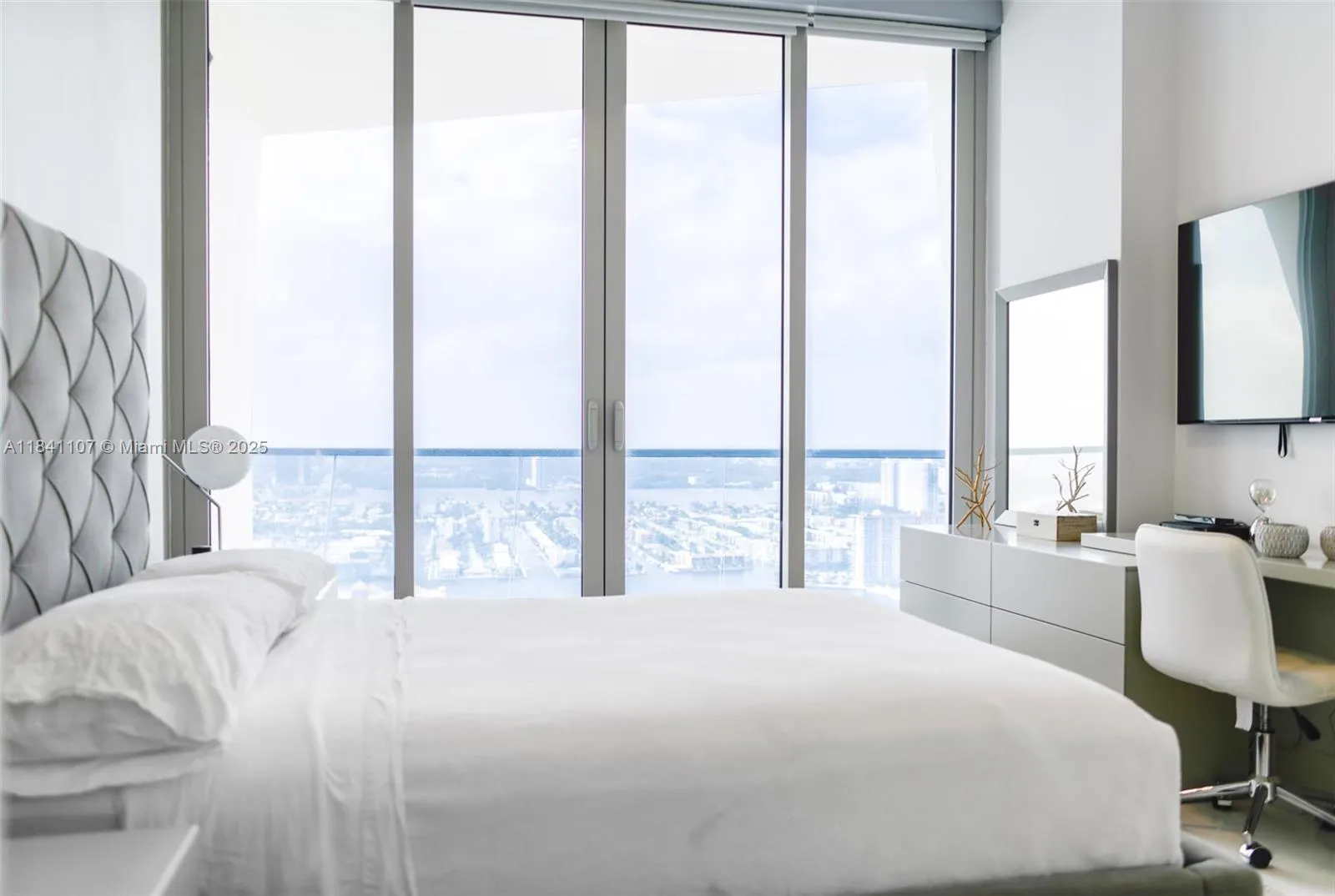 16901 Collins Ave, #4005