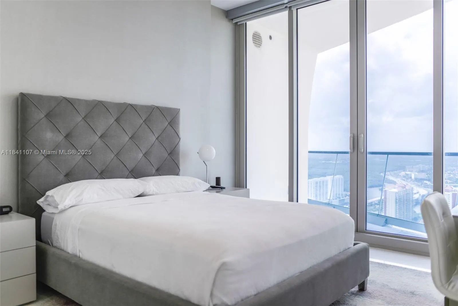 16901 Collins Ave, #4005