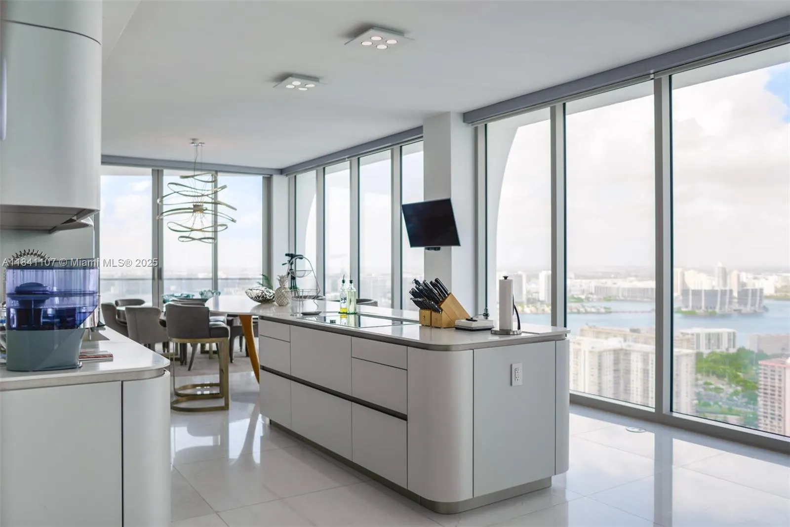 16901 Collins Ave, #4005