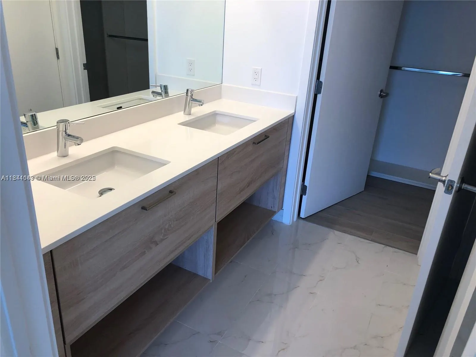 16385 Biscayne Blvd, #1205