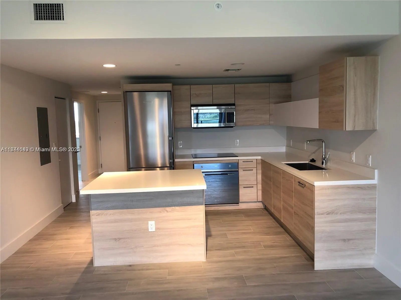 16385 Biscayne Blvd, #1205