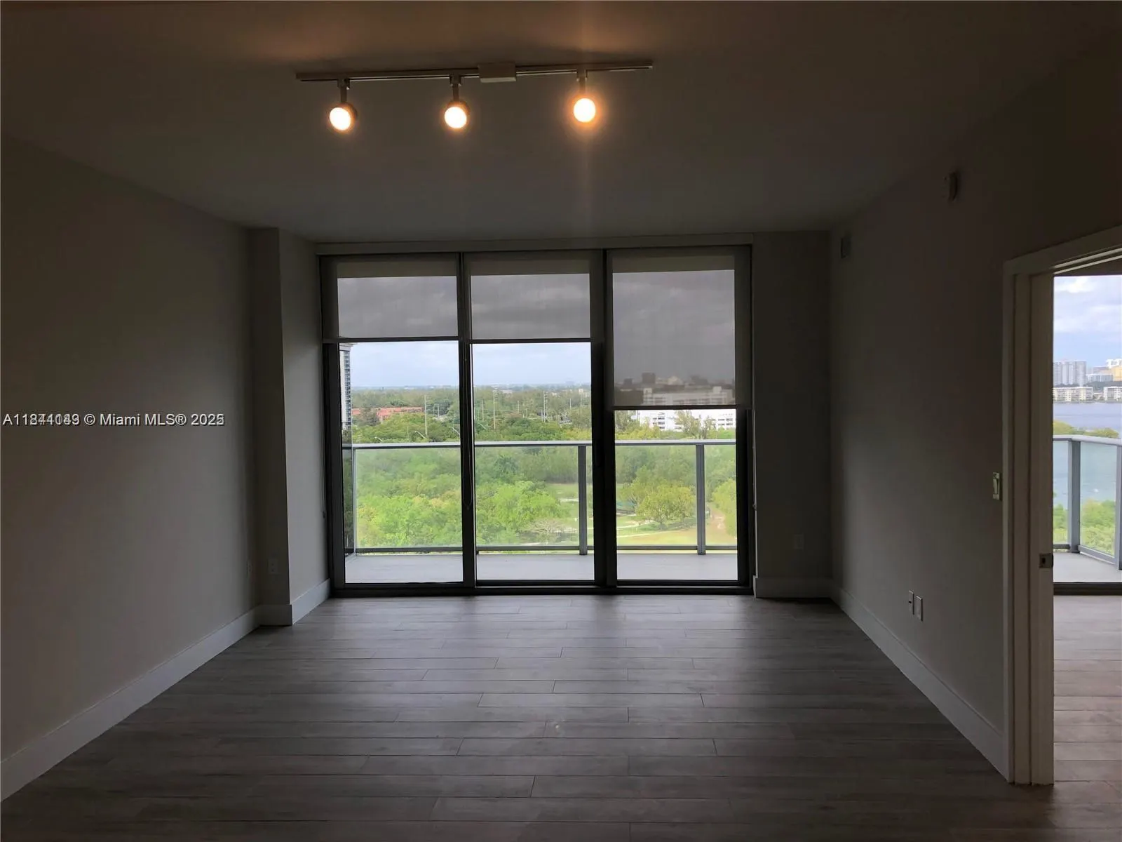 16385 Biscayne Blvd, #1205
