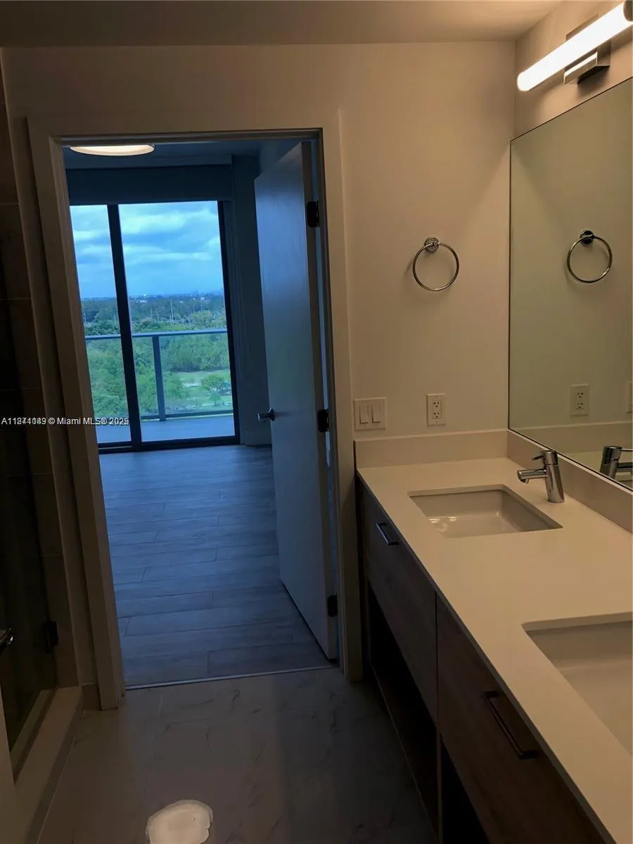 16385 Biscayne Blvd, #1205