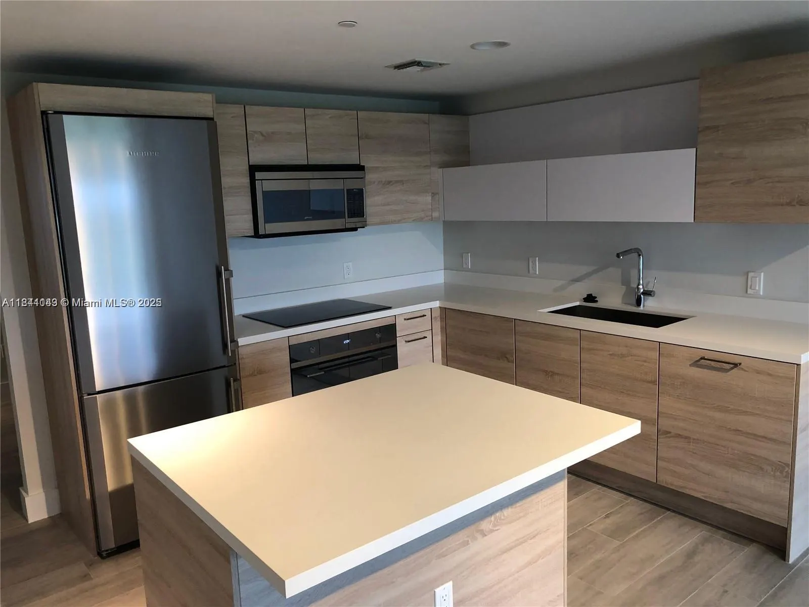 16385 Biscayne Blvd, #1205